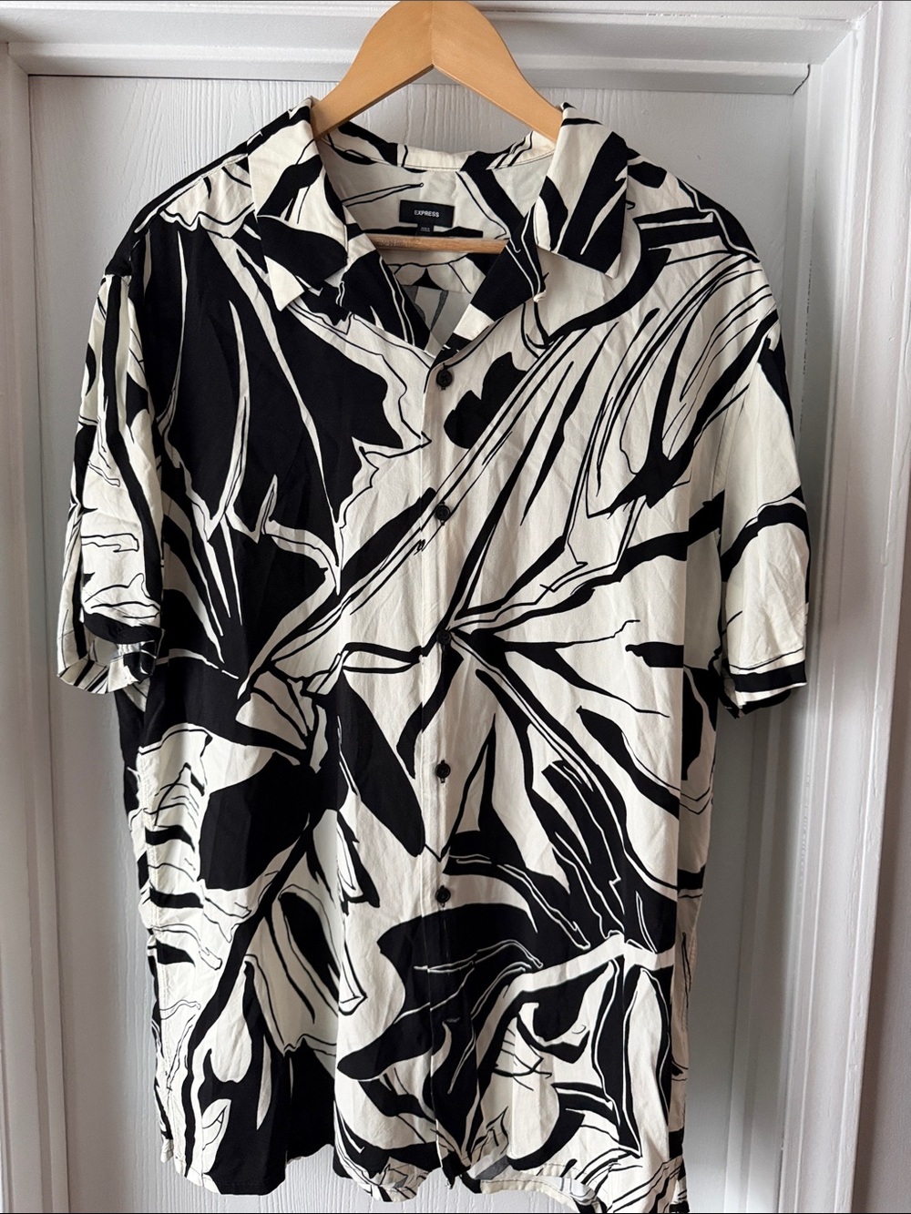 Express Black and White Abstract Button-Down Camp Shirt